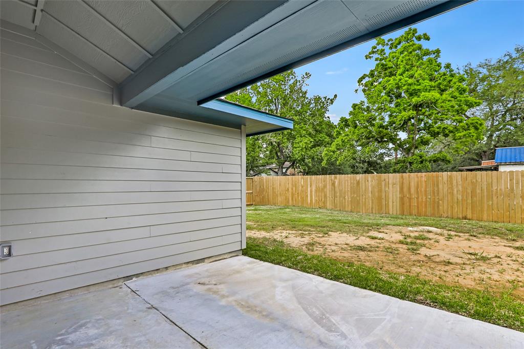 1109 N Main St St, Dayton, Texas image 4