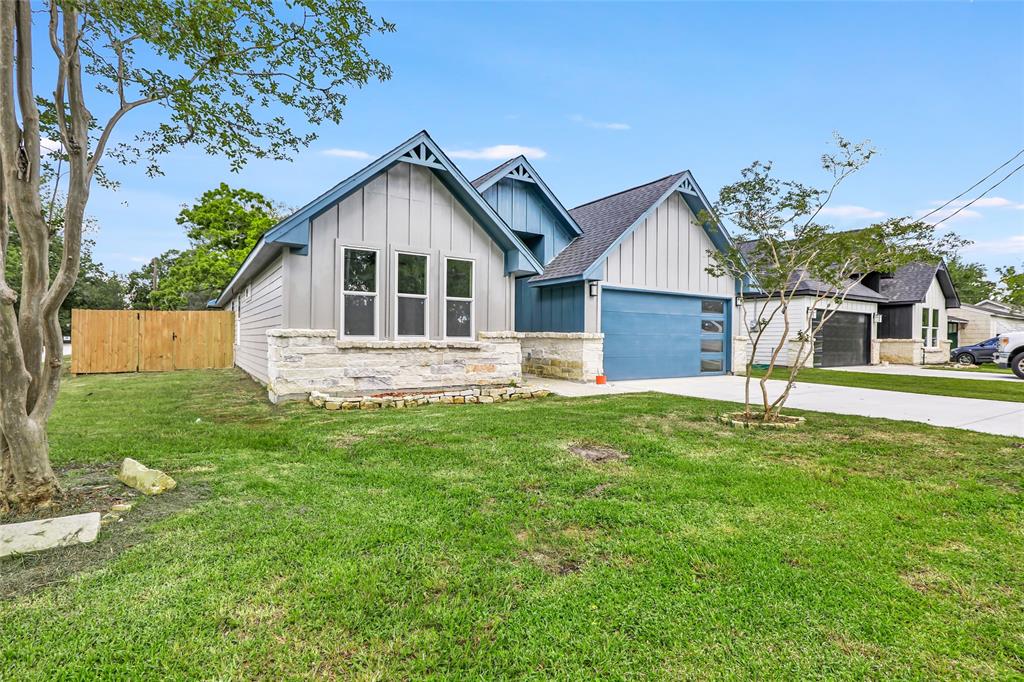 1109 N Main St St, Dayton, Texas image 3