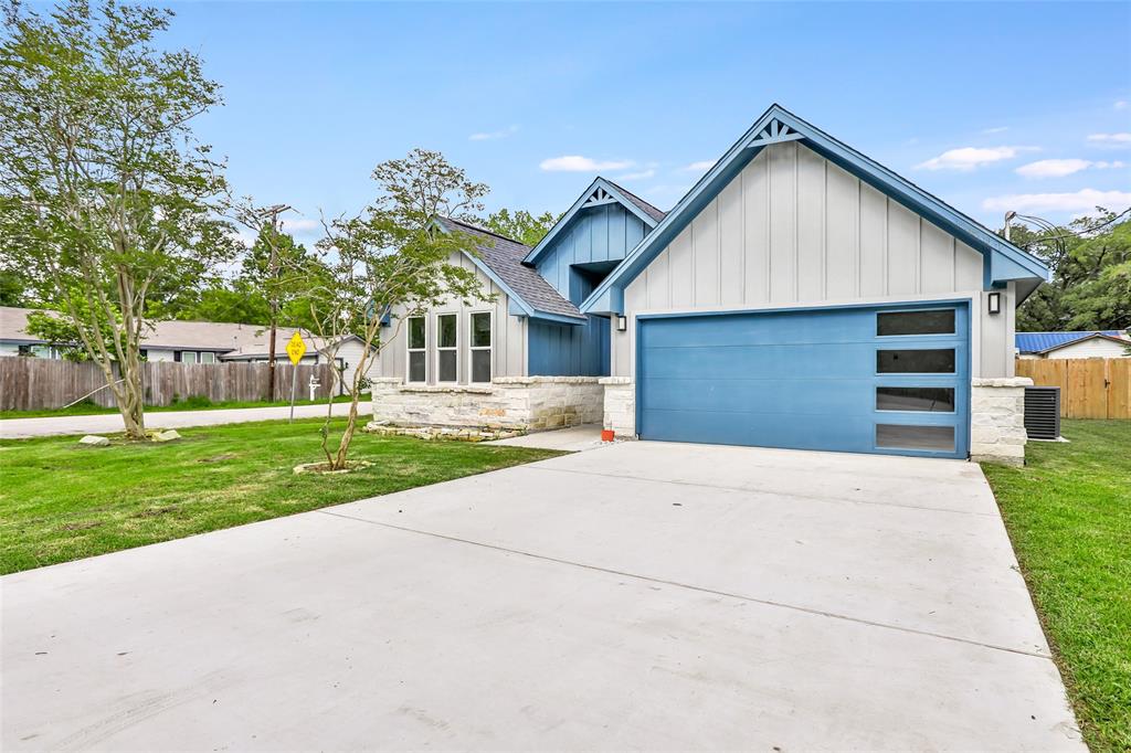 1109 N Main St St, Dayton, Texas image 2