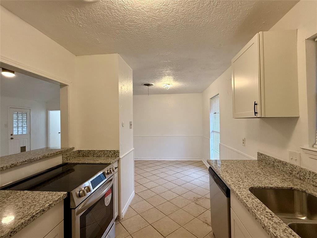 2305 Buchanan Drive, Baytown, Texas image 8