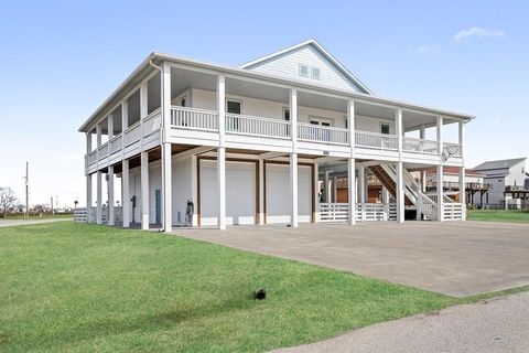 Single Family Residence in Crystal Beach TX 986 Seagull Lane Lane 1.jpg