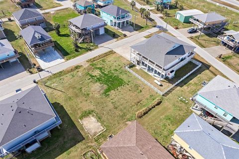 Single Family Residence in Crystal Beach TX 986 Seagull Lane Lane 47.jpg