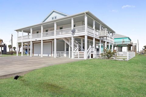 Single Family Residence in Crystal Beach TX 986 Seagull Lane Lane 2.jpg