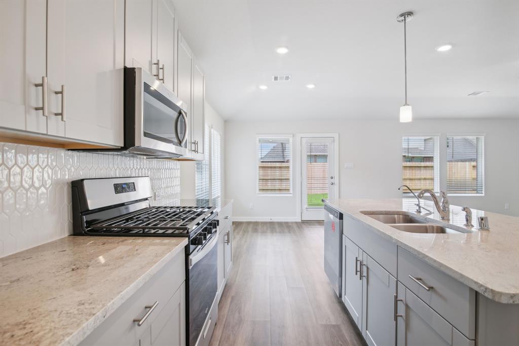 5233 Harvest Season Lane, Pearland, Texas image 7