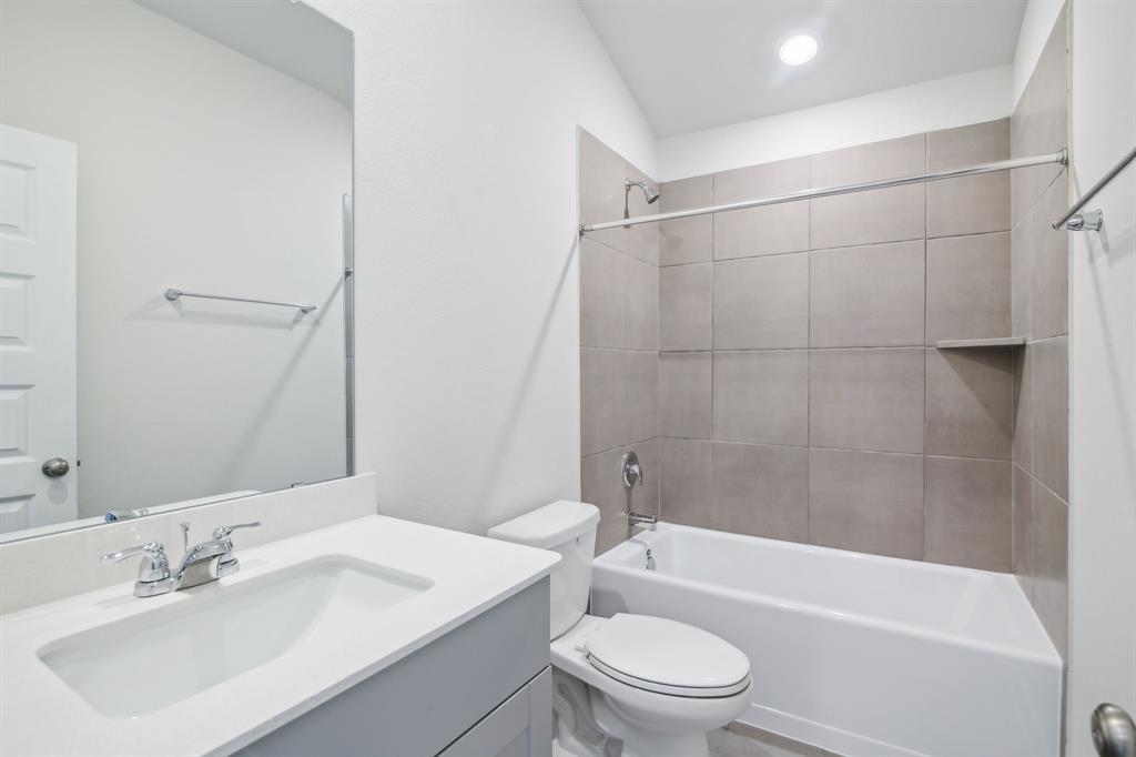 5233 Harvest Season Lane, Pearland, Texas image 14