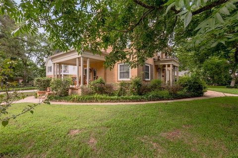 A home in Crockett