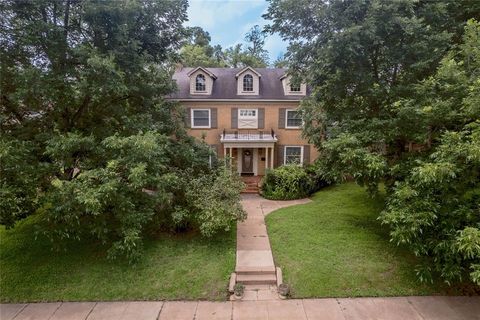 A home in Crockett