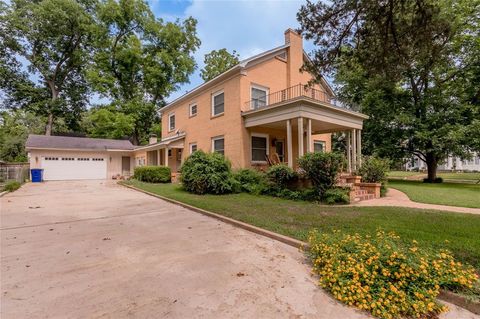 A home in Crockett