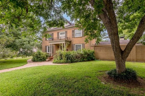 A home in Crockett