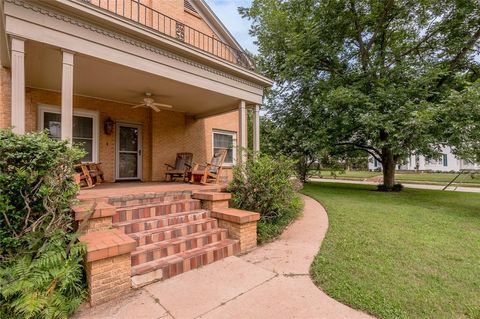 A home in Crockett