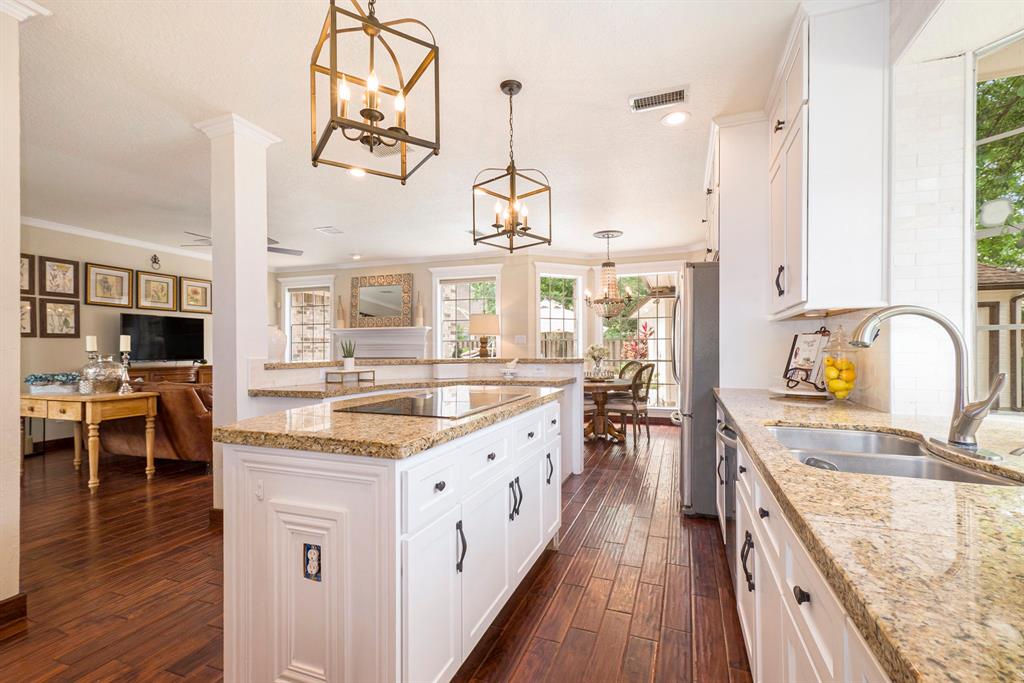 15 Sparklewood Place, The Woodlands, Texas image 11