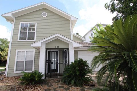 Photo of 301 Willard Street, Houston, TX 77006 (MLS # 43709995)