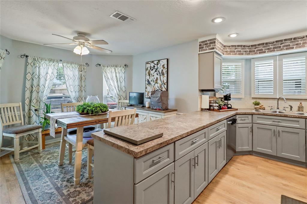 1325 Sagebrush Street, Angleton, Texas image 5
