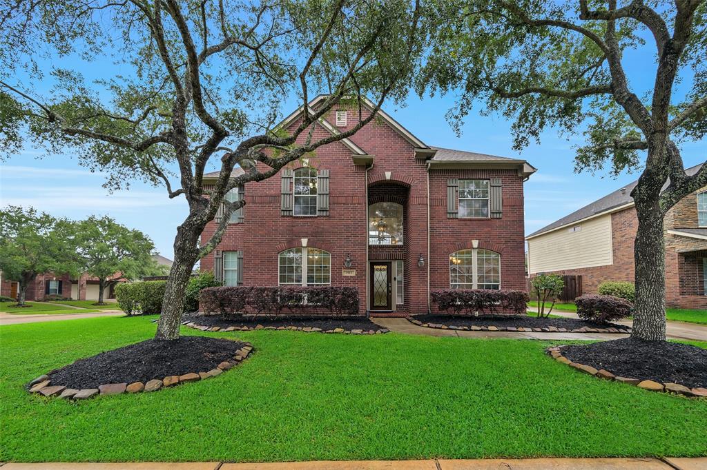 2513 Garnetfield Lane, Friendswood, Texas image 1
