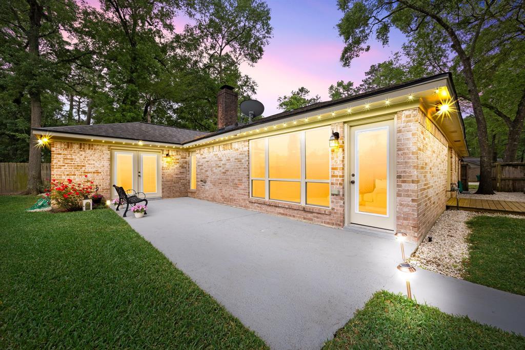 66 N Deerfoot Circle, Spring, Texas image 2