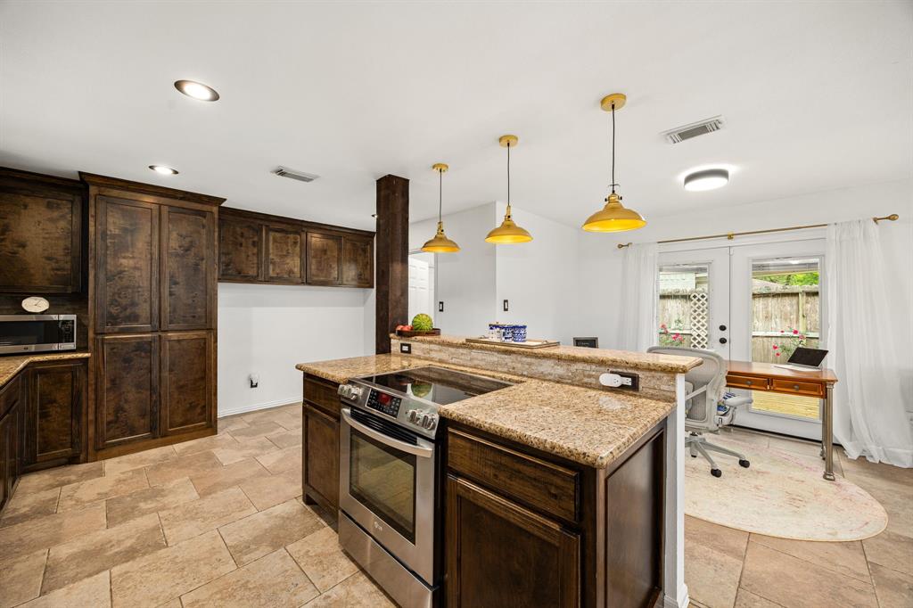 66 N Deerfoot Circle, Spring, Texas image 10