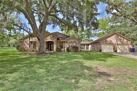 Single Family Residence in West Columbia TX 310 Wellshire Drive.jpg