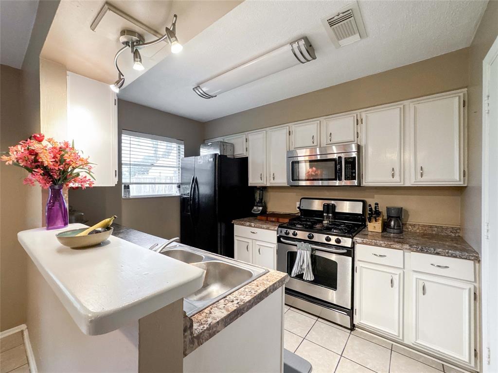 720 E Murray Street, Angleton, Texas image 7