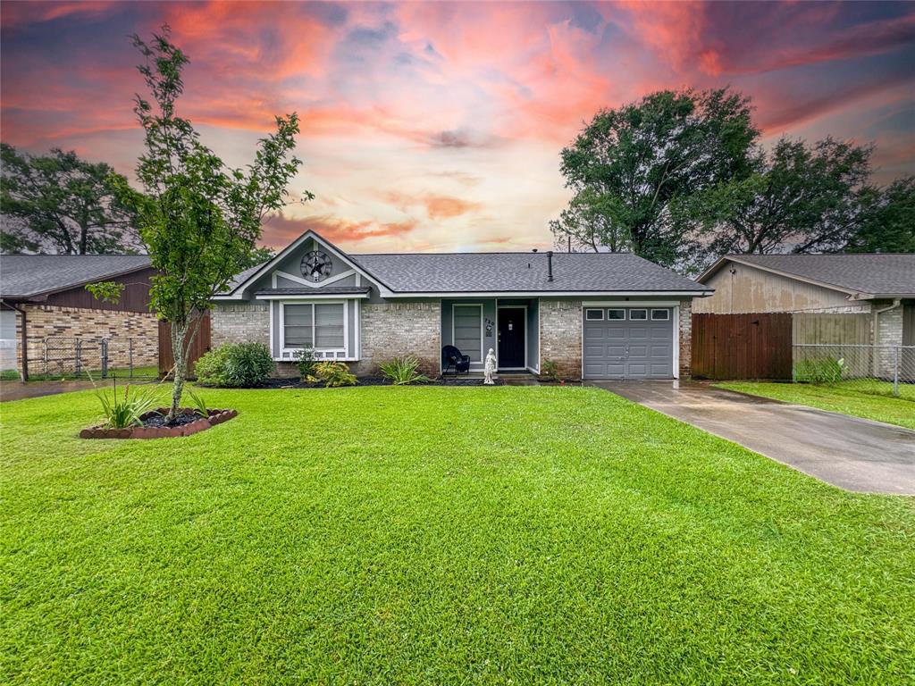 720 E Murray Street, Angleton, Texas image 2