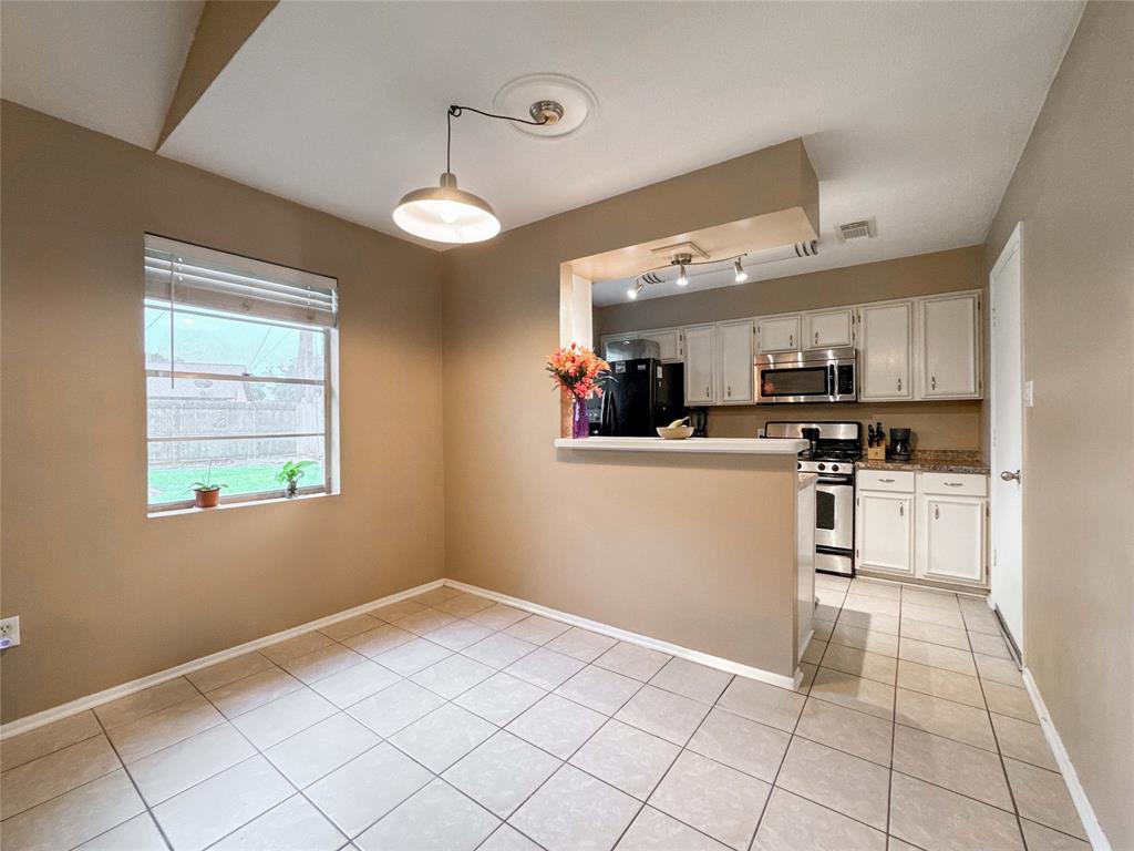 720 E Murray Street, Angleton, Texas image 6