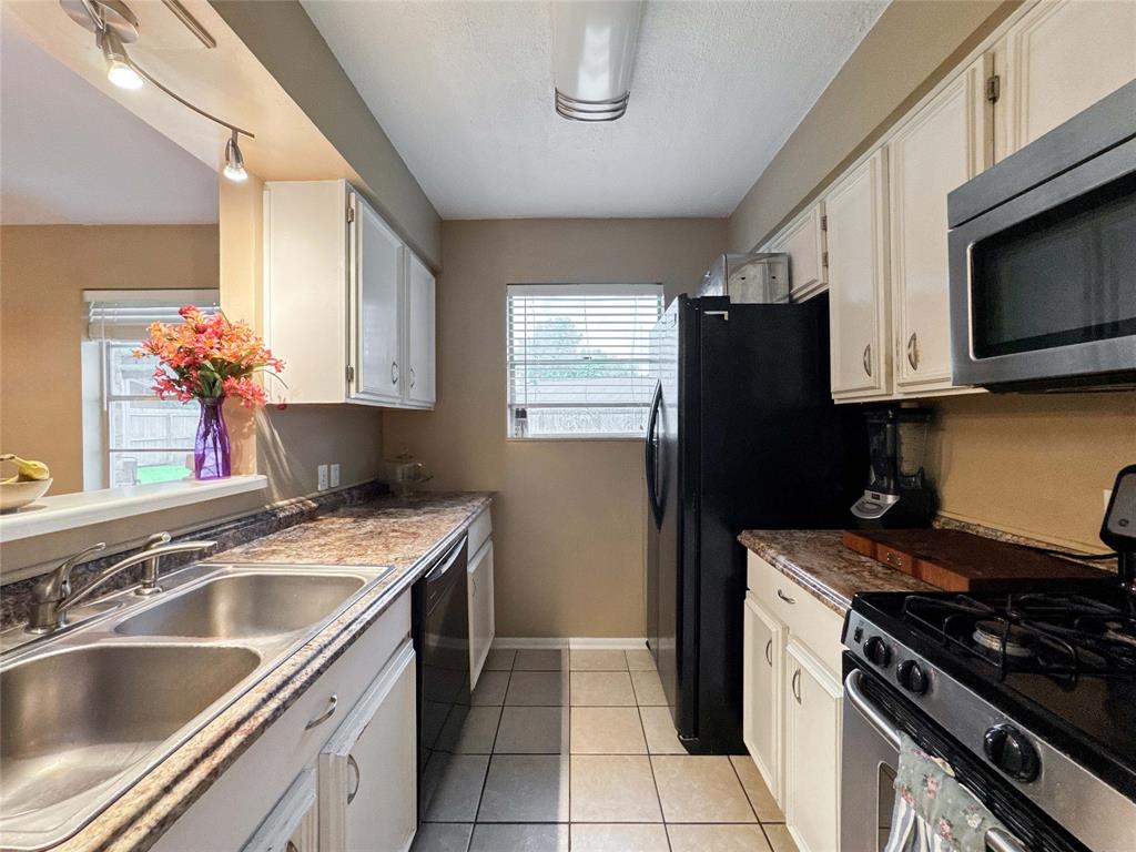 720 E Murray Street, Angleton, Texas image 8