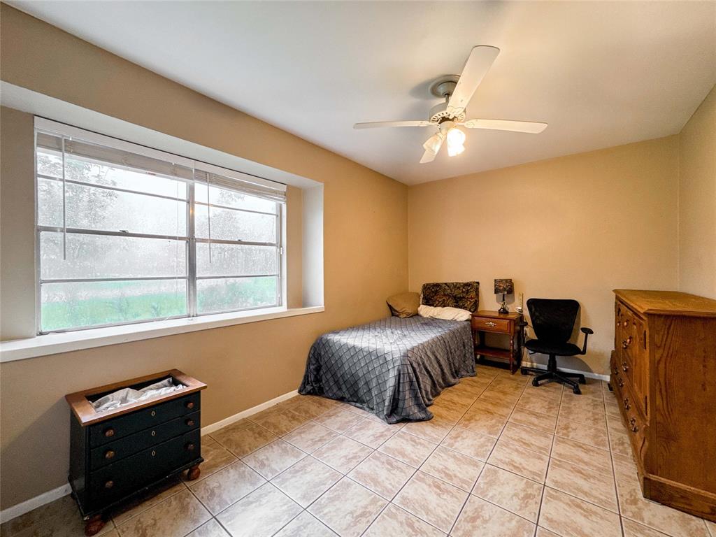 720 E Murray Street, Angleton, Texas image 18