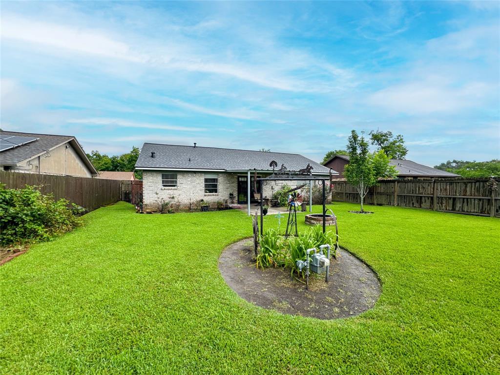 720 E Murray Street, Angleton, Texas image 24