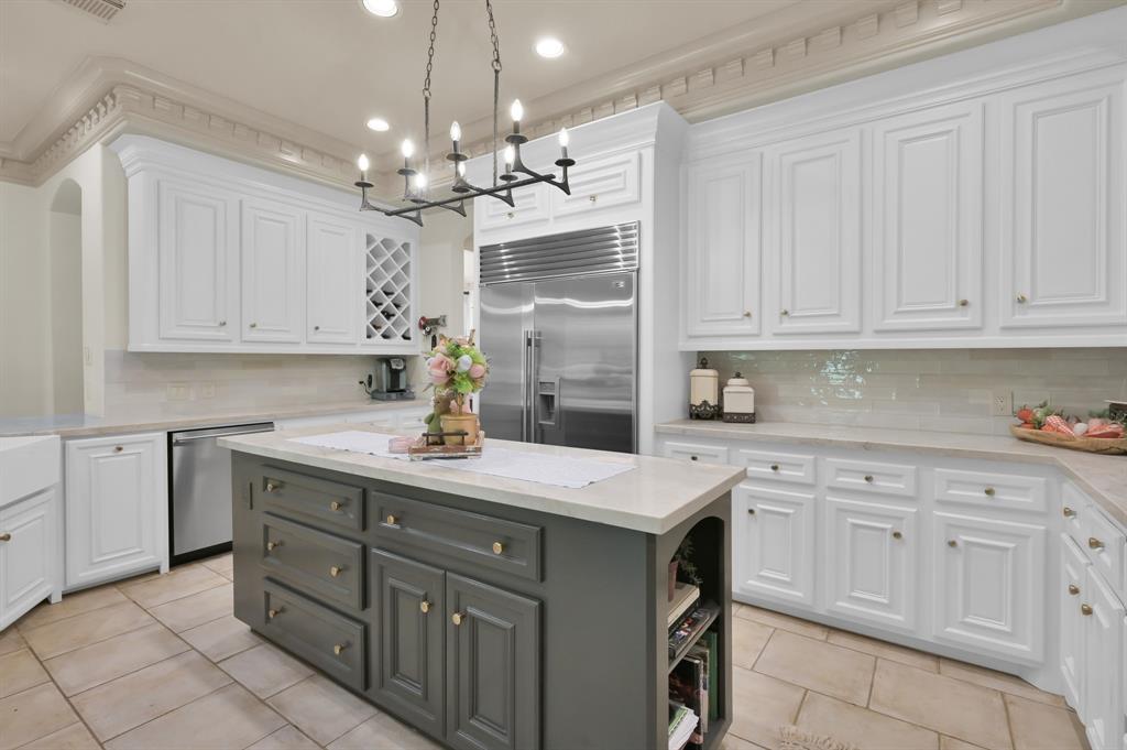 63 Golden Scroll Circle, The Woodlands, Texas image 12