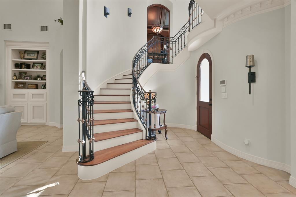 63 Golden Scroll Circle, The Woodlands, Texas image 3