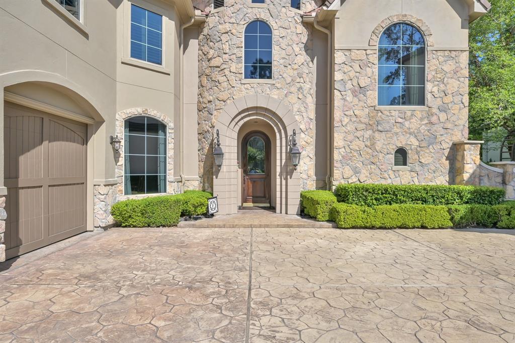 63 Golden Scroll Circle, The Woodlands, Texas image 2