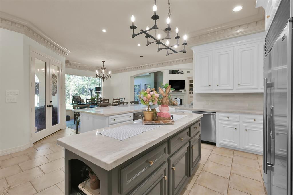 63 Golden Scroll Circle, The Woodlands, Texas image 13