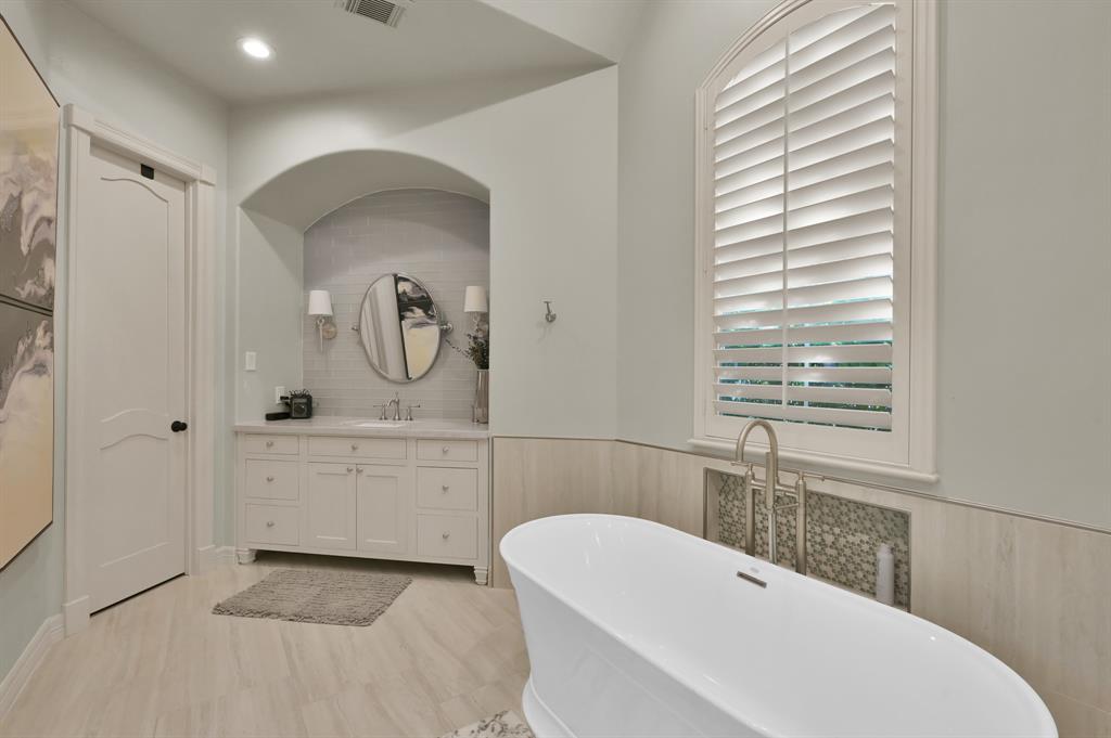 63 Golden Scroll Circle, The Woodlands, Texas image 23