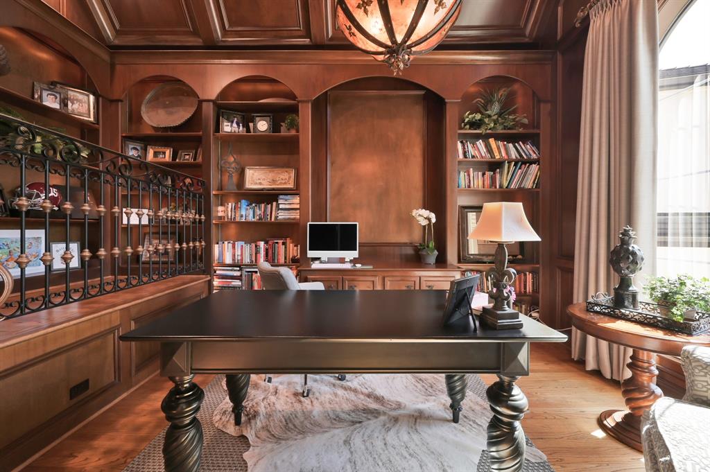 63 Golden Scroll Circle, The Woodlands, Texas image 25