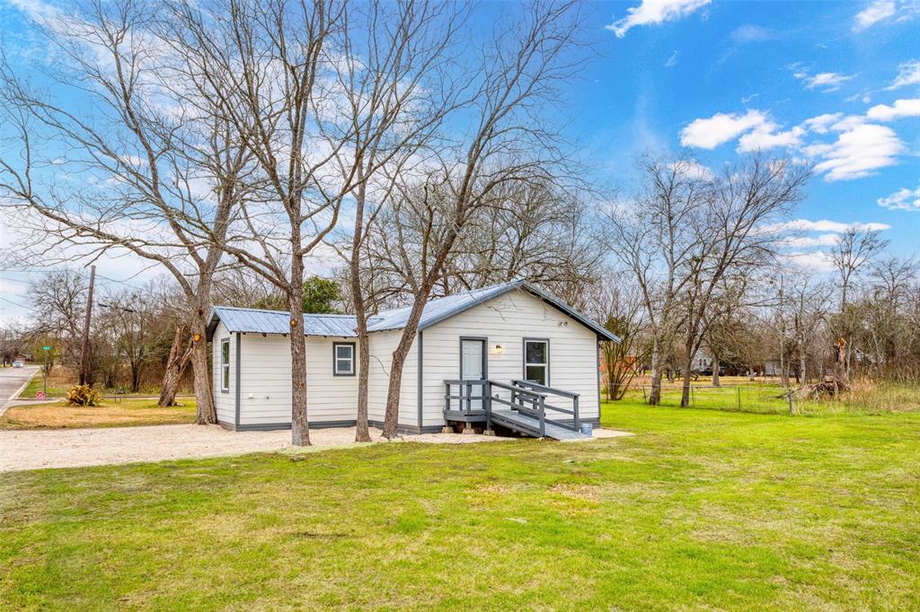335 E Newton Street, Luling, Texas image 20