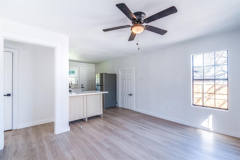 1105 N Valderas Street, Angleton, Texas image 9