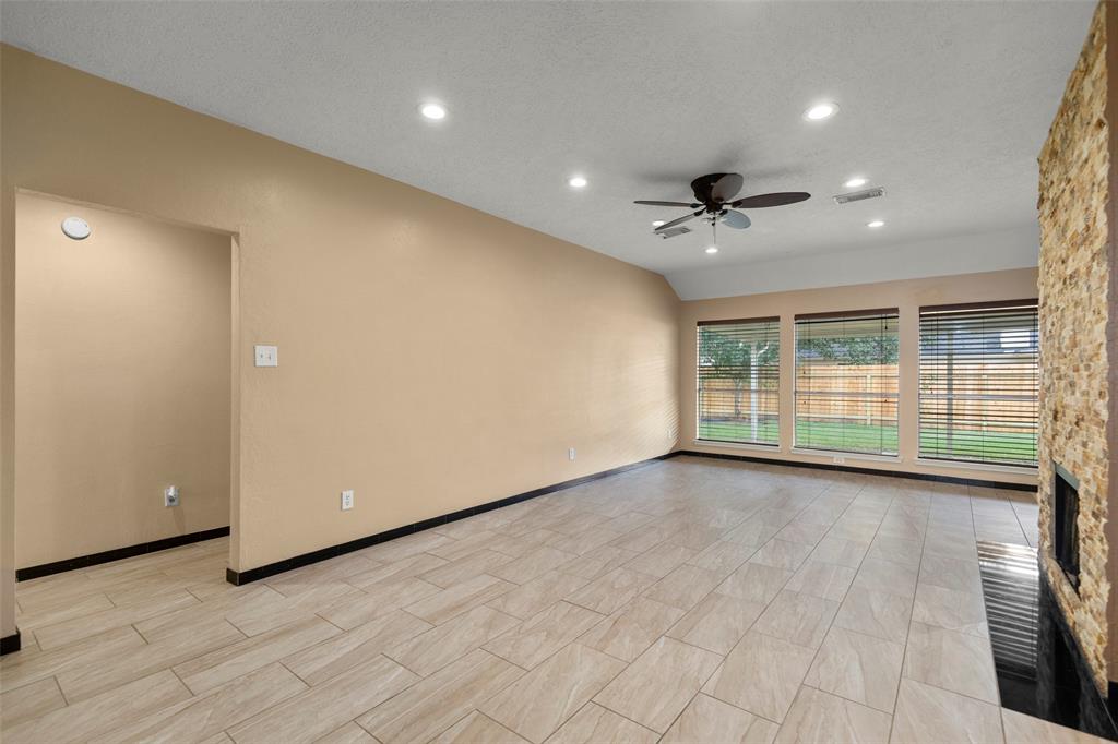 2107 Tower Bridge Road, Pearland, Texas image 7