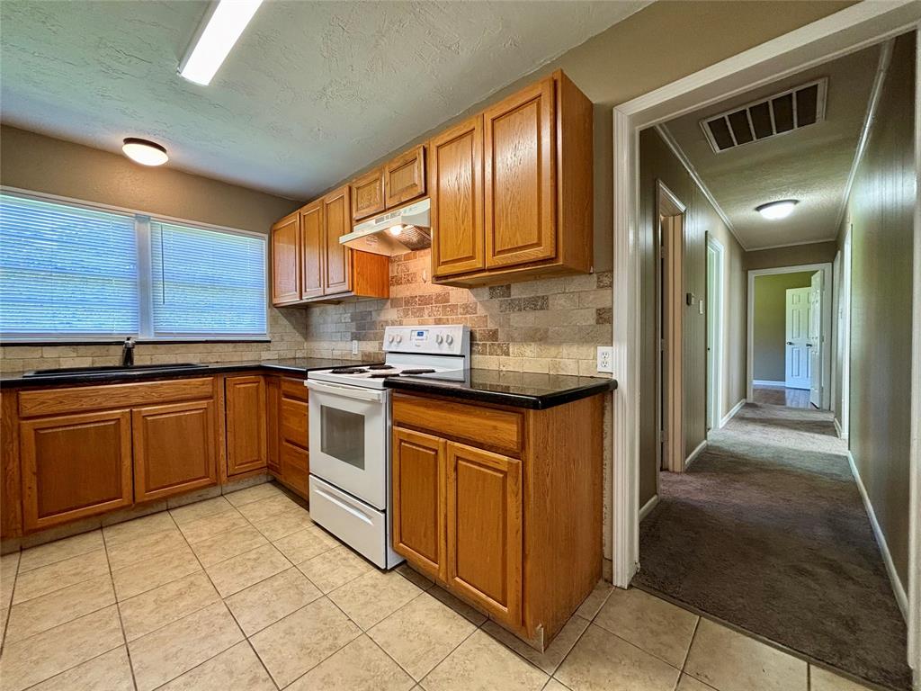 225 Laurel Street, Lake Jackson, Texas image 6