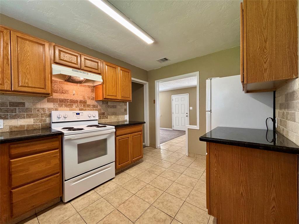 225 Laurel Street, Lake Jackson, Texas image 7