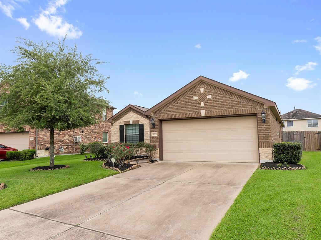 3203 Southern Green Drive, Pearland, Texas image 3
