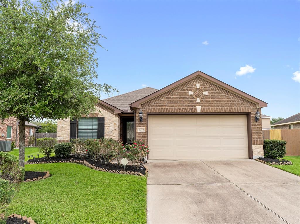 3203 Southern Green Drive, Pearland, Texas image 4