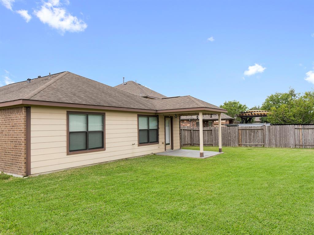 3203 Southern Green Drive, Pearland, Texas image 8