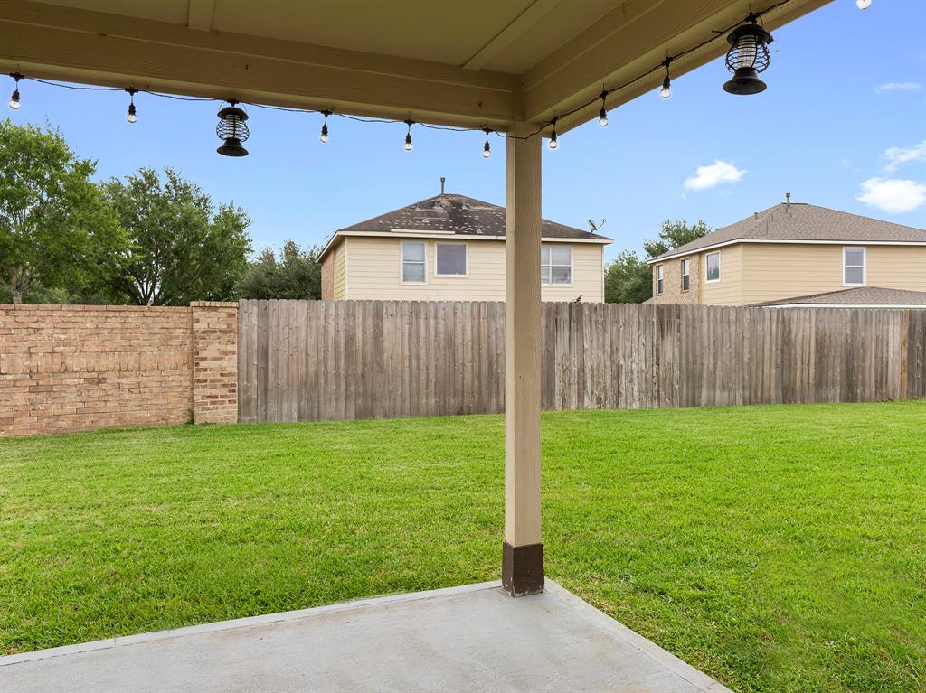3203 Southern Green Drive, Pearland, Texas image 7