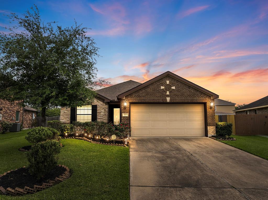 3203 Southern Green Drive, Pearland, Texas image 1