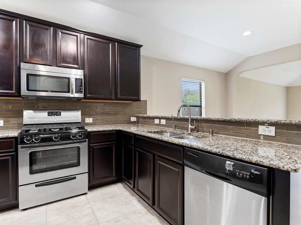 3203 Southern Green Drive, Pearland, Texas image 18