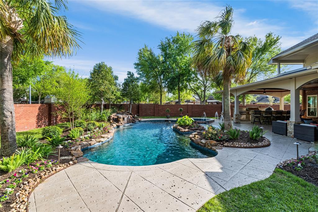 8702 Chipping Rock Drive, Sugar Land, Texas image 8