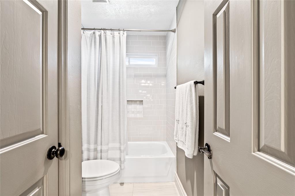 8702 Chipping Rock Drive, Sugar Land, Texas image 39