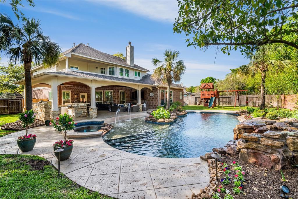 8702 Chipping Rock Drive, Sugar Land, Texas image 3