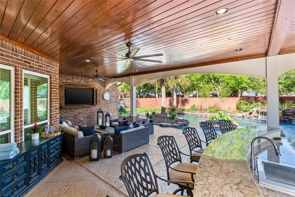 8702 Chipping Rock Drive, Sugar Land, Texas image 5