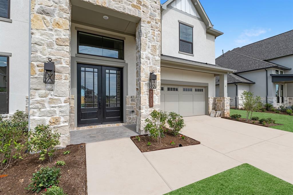 7723 Red Damsel Place, Fulshear, Texas image 17