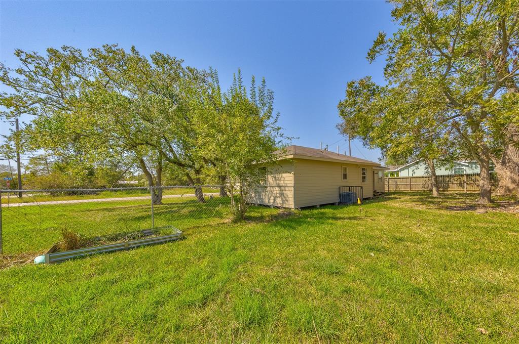 2217 Avenue F, Dickinson, Texas image 27